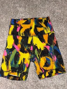 Lululemon Vibrant Abstract Print High-Wunder Wunder Train Bike Shorts